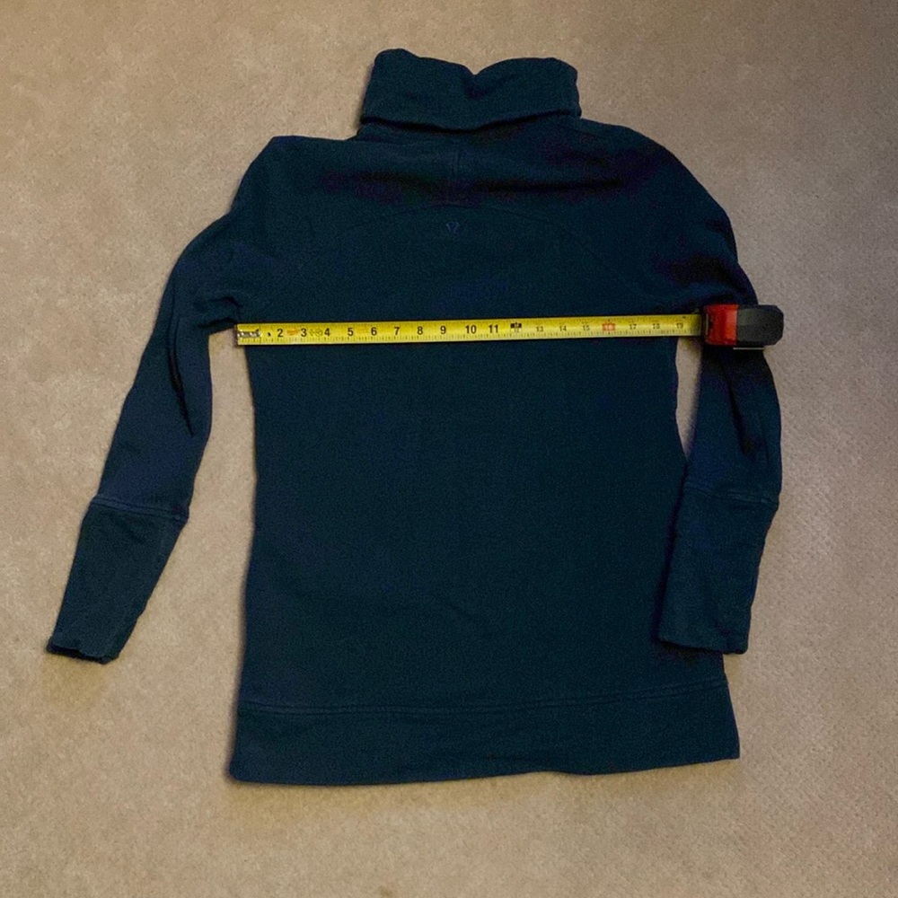 GUC Lululemon thick sweatshirt material pullover.